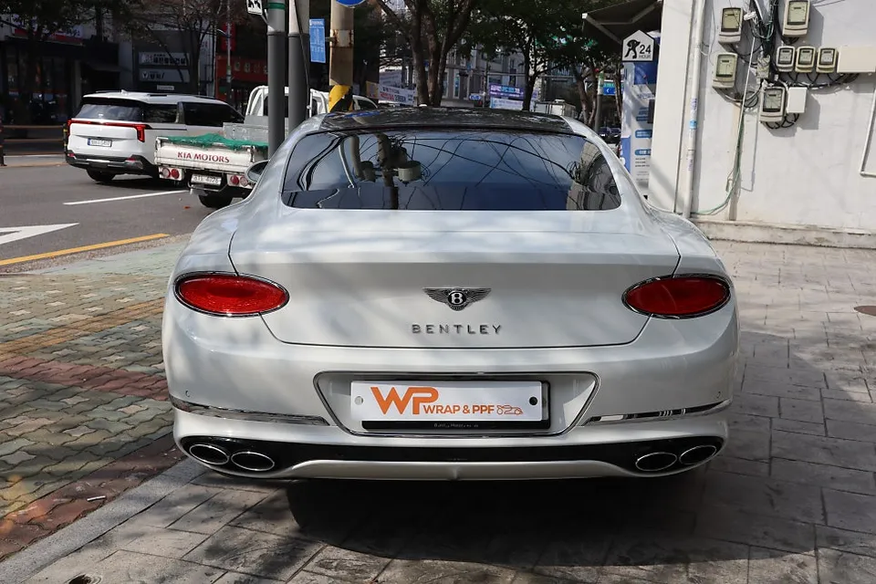 Bentley Continental GTのPPF施工事例|6年経過後の再施工 施工写真 3-1
