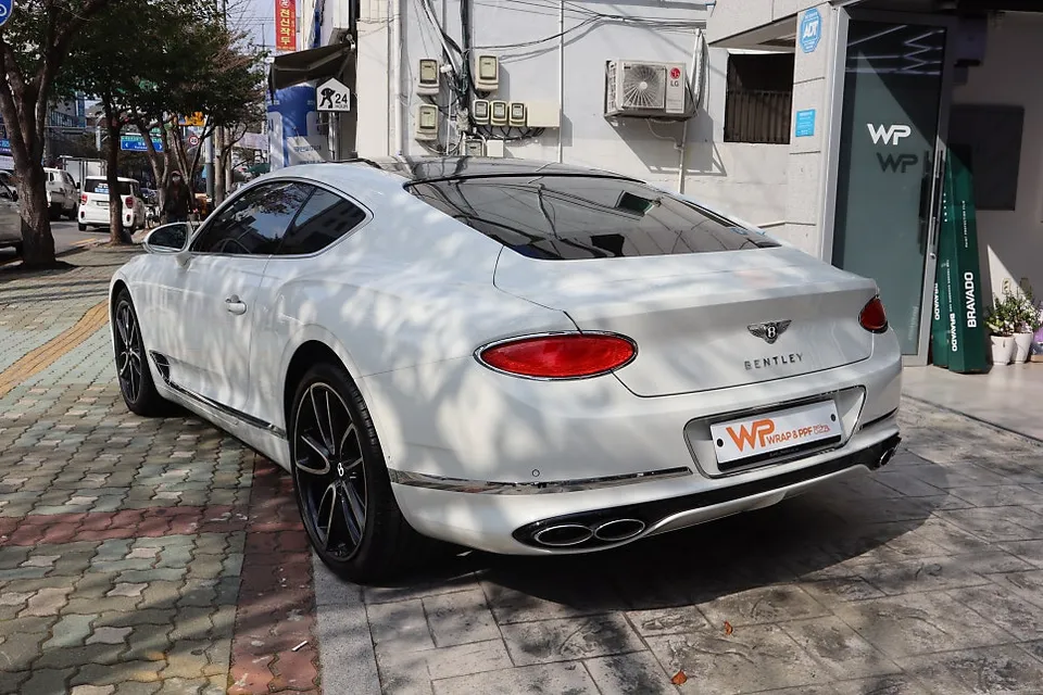 Bentley Continental GTのPPF施工事例|6年経過後の再施工 施工写真 4-1