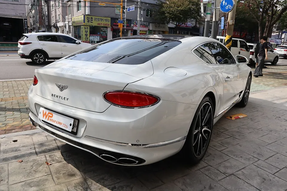 Bentley Continental GTのPPF施工事例|6年経過後の再施工 施工写真 1-2