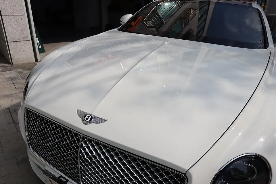 Bentley Continental GTのPPF施工事例|6年経過後の再施工 施工写真 3-2