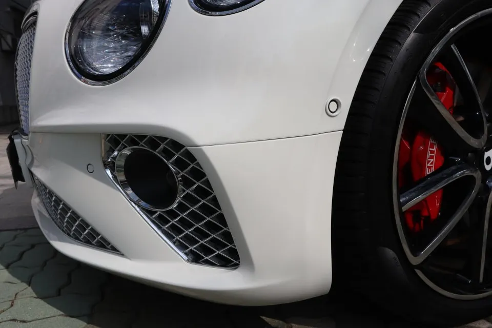 Bentley Continental GTのPPF施工事例|6年経過後の再施工 施工写真 1-3