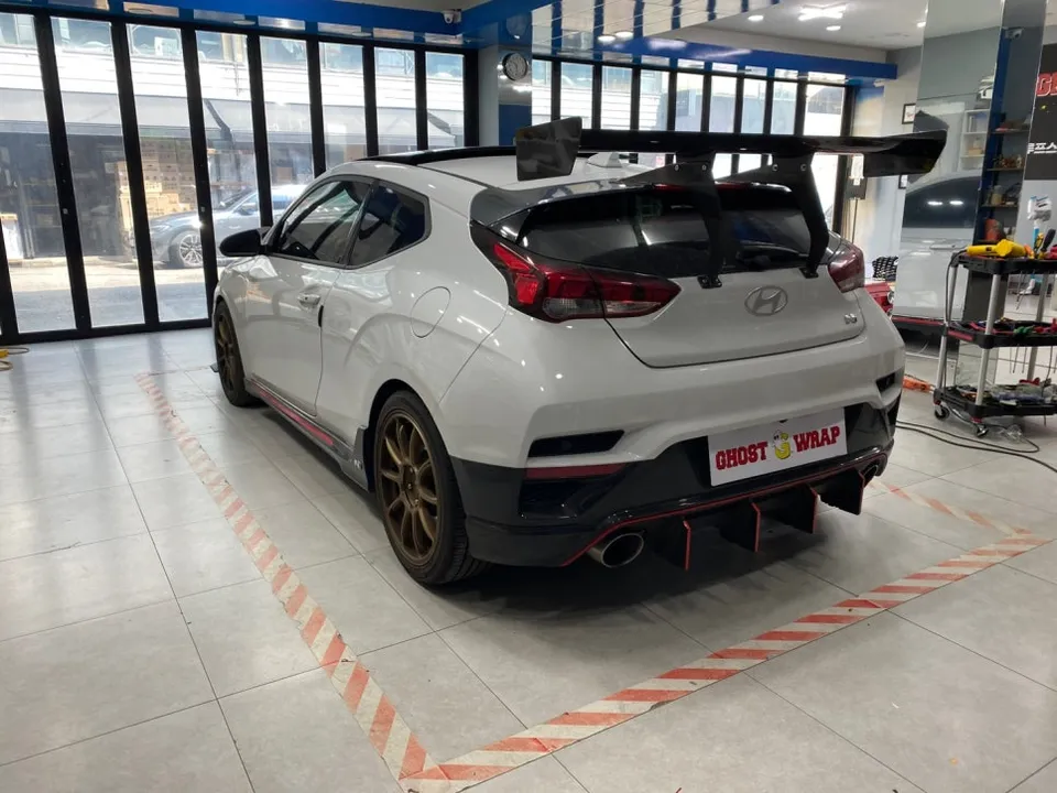 Hyundai Veloster Nのカーラッピング事例｜費用目安・仕上がり 施工写真 3-1