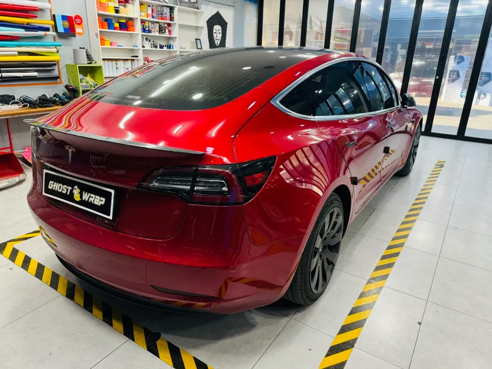 Tesla Model 3のカーラッピング事例｜サテンブラックの高級感 施工写真 2-1