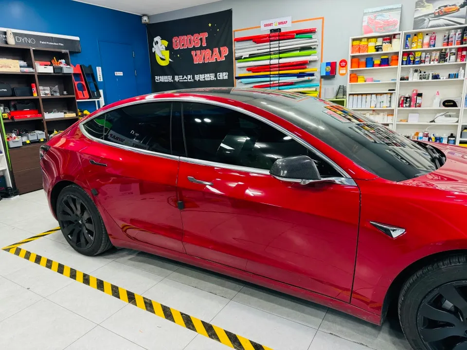 Tesla Model 3のカーラッピング事例｜サテンブラックの高級感 施工写真 3-1