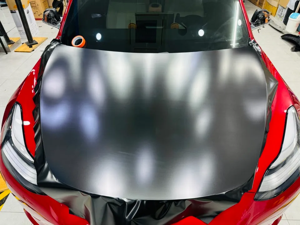 Tesla Model 3のカーラッピング事例｜サテンブラックの高級感 施工写真 1-3