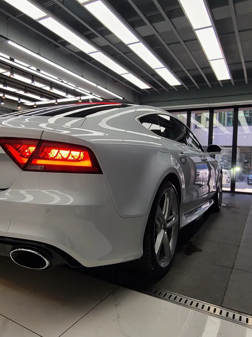 Audi RS7のガラスコーティング事例|費用目安・仕上がり 施工写真 3-2