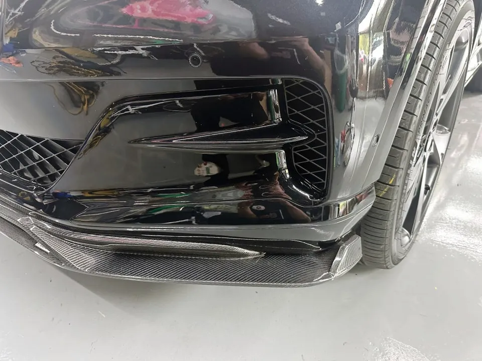 Genesis GV80 PPF施工事例：クローム部分のブラックアウト 施工写真 2-1