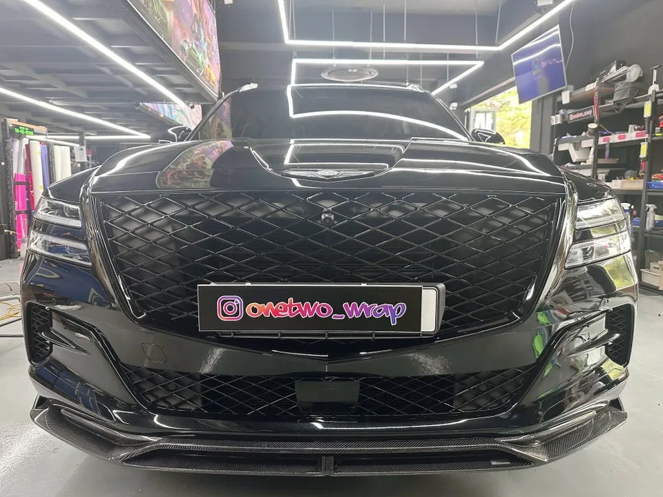 Genesis GV80 PPF施工事例：クローム部分のブラックアウト 施工写真 3-1