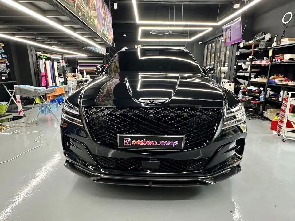 Genesis GV80 PPF施工事例：クローム部分のブラックアウト 施工写真 1-2