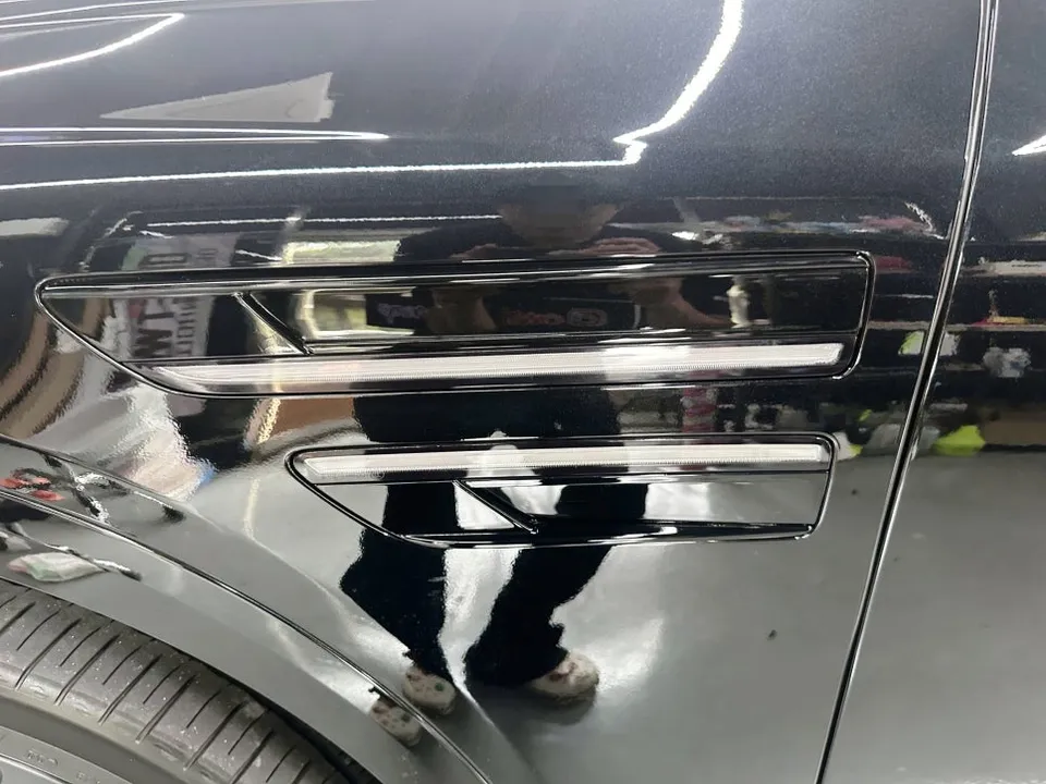 Genesis GV80 PPF施工事例：クローム部分のブラックアウト 施工写真 2-2