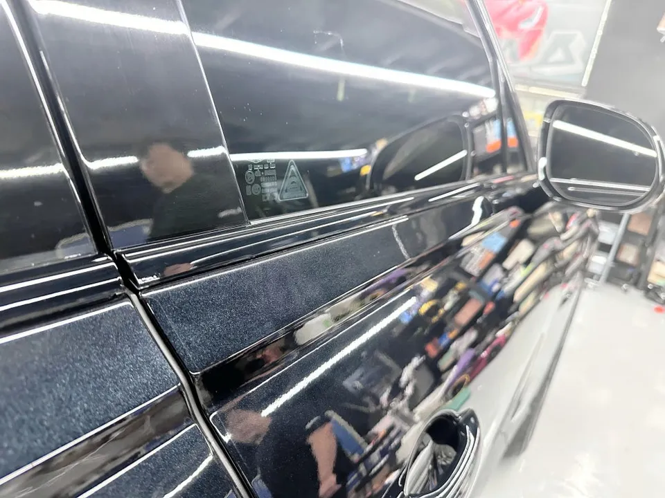 Genesis GV80 PPF施工事例：クローム部分のブラックアウト 施工写真 1-3