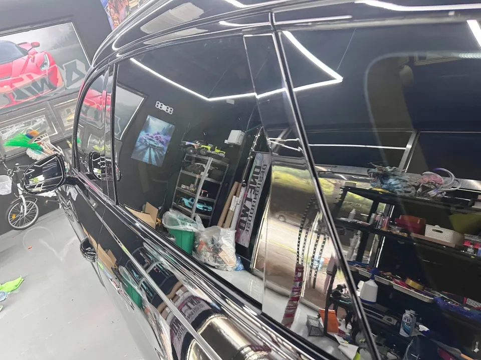 Genesis GV80 PPF施工事例：クローム部分のブラックアウト 施工写真 2-3