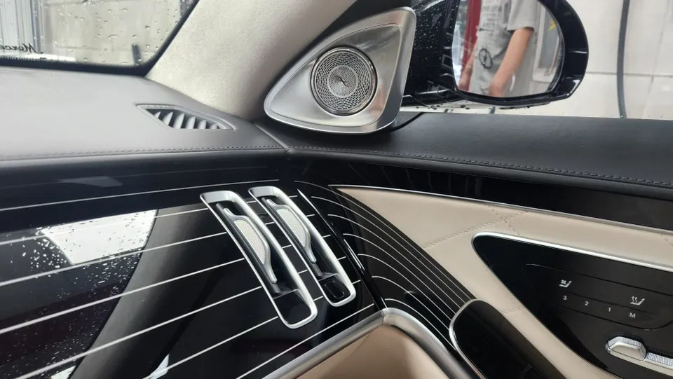 Mercedes-Benz S-Classのカーラッピング事例 施工写真 1-2