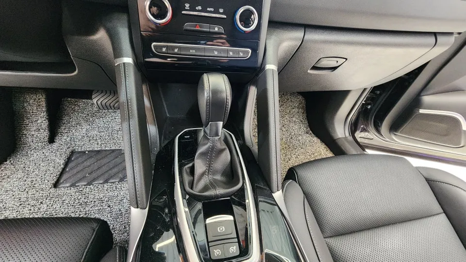 Renault QM6 interior customization - Renault QM6 Interior Customization Review — Hermes Orange Upgrade photo 4