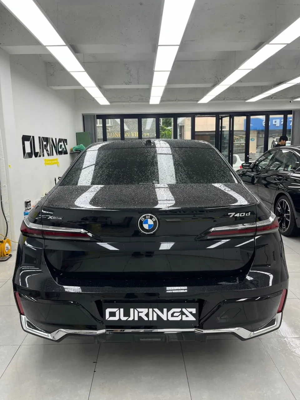BMW 7 Series vinyl wrap - BMW 7 Series Vinyl Wrap Review: Duo-Tone Style photo 4