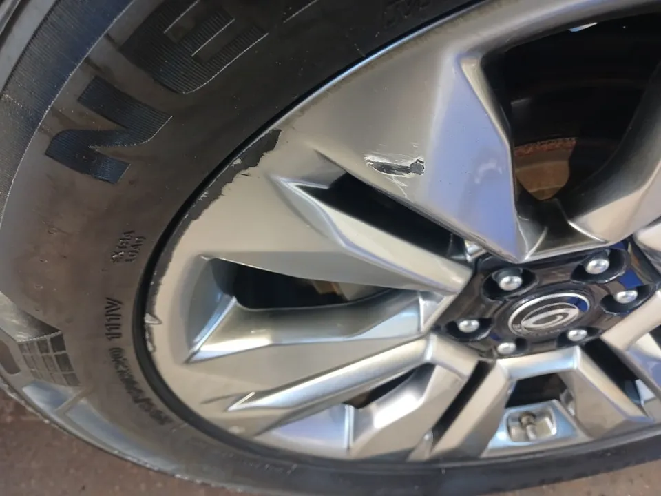 Kia Mohaveのホイールリペア・塗装事例 施工写真 3-1