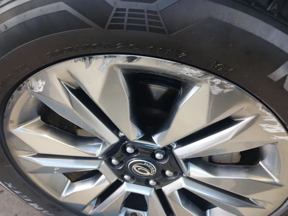 Kia Mohaveのホイールリペア・塗装事例 施工写真 4-1