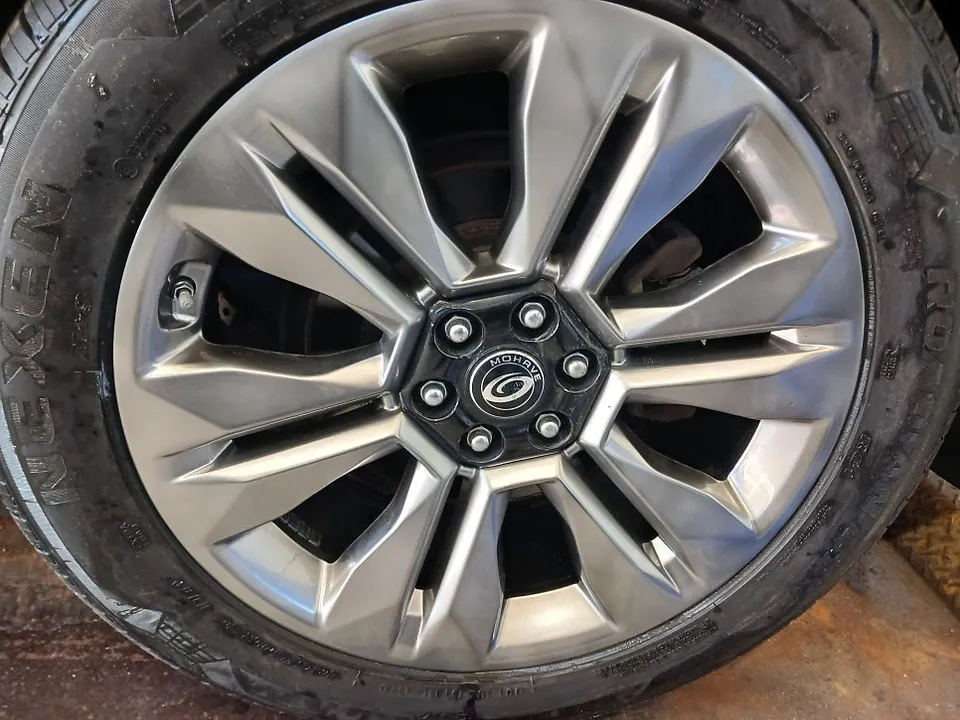Kia Mohaveのホイールリペア・塗装事例 施工写真 4-2