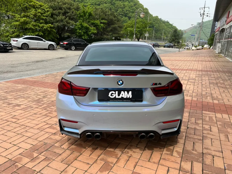 BMW M4のカーラッピング事例｜費用目安・仕上がり 施工写真 2-1