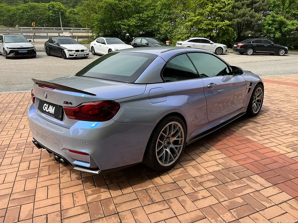 BMW M4のカーラッピング事例｜費用目安・仕上がり 施工写真 1-2