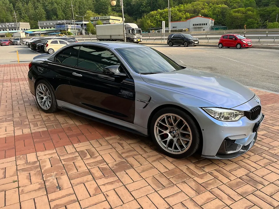 BMW M4のカーラッピング事例｜費用目安・仕上がり 施工写真 2-2