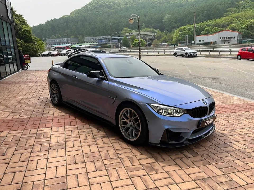 BMW M4のカーラッピング事例｜費用目安・仕上がり 施工写真 3-2