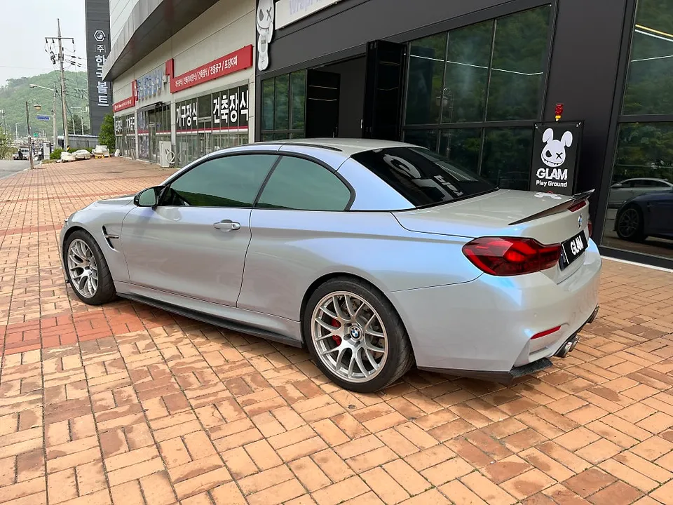 BMW M4のカーラッピング事例｜費用目安・仕上がり 施工写真 2-3