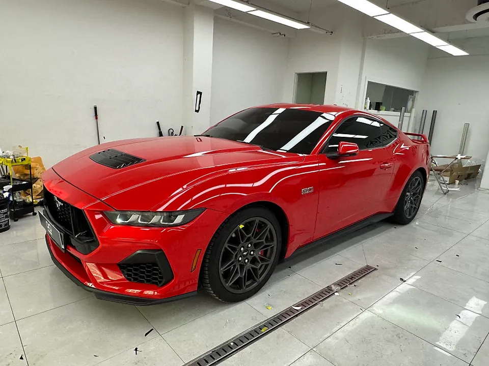 Ford Mustangのカーラッピング事例 施工写真 2-1