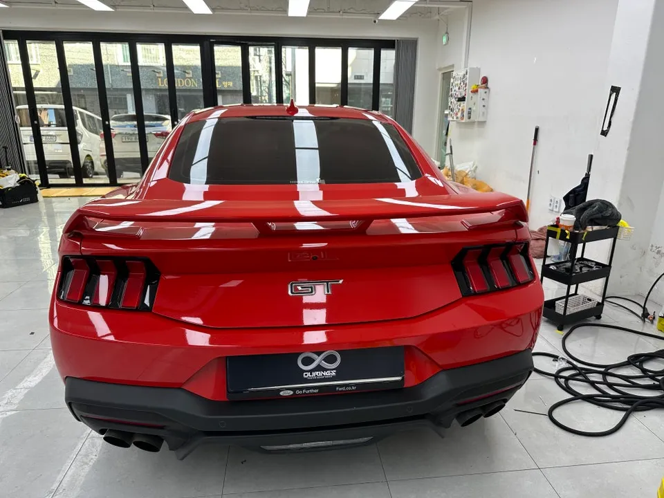 Ford Mustangのカーラッピング事例 施工写真 3-1