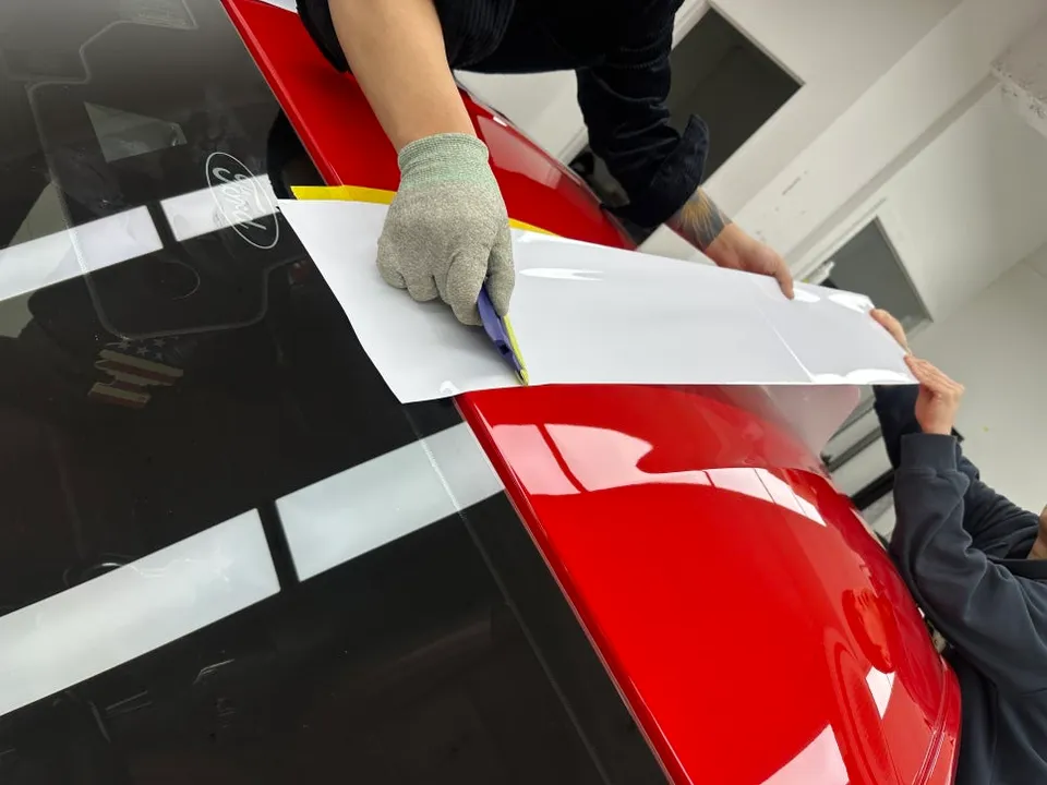 Ford Mustangのカーラッピング事例 施工写真 1-2