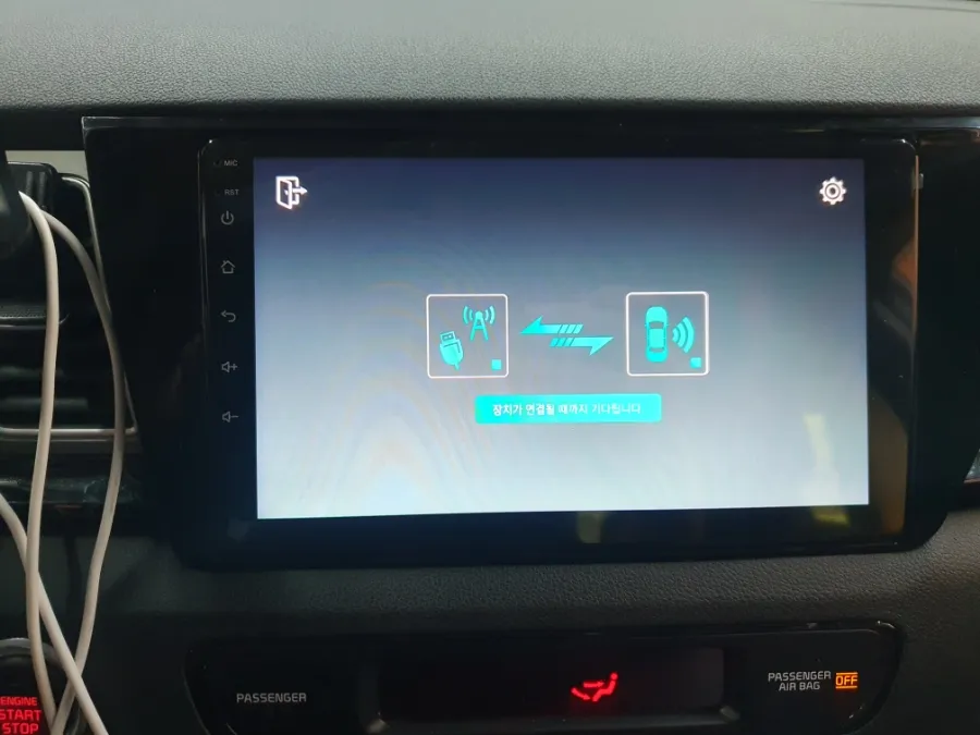 Kia Niro HybridのAndroid Auto・CarPlay取付事例 施工写真 3-2