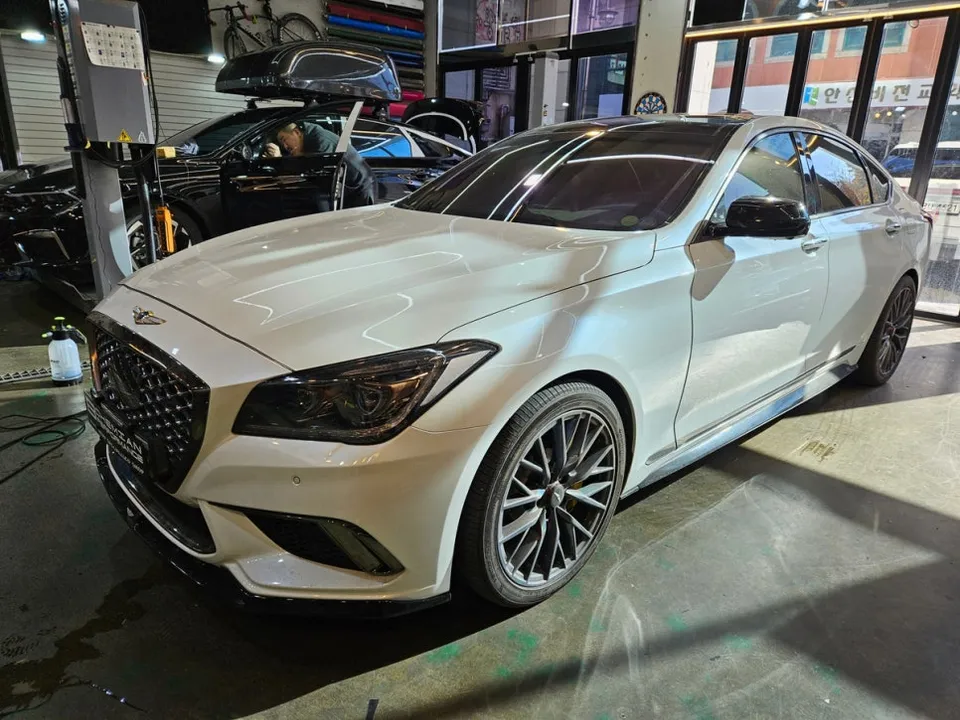 Genesis G80 Sportのカーラッピング事例｜クローム部分のブラック化 写真