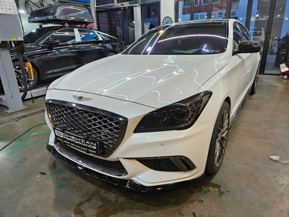 Genesis G80 Sportのカーラッピング事例|クローム部分のブラック化 施工写真 1-3