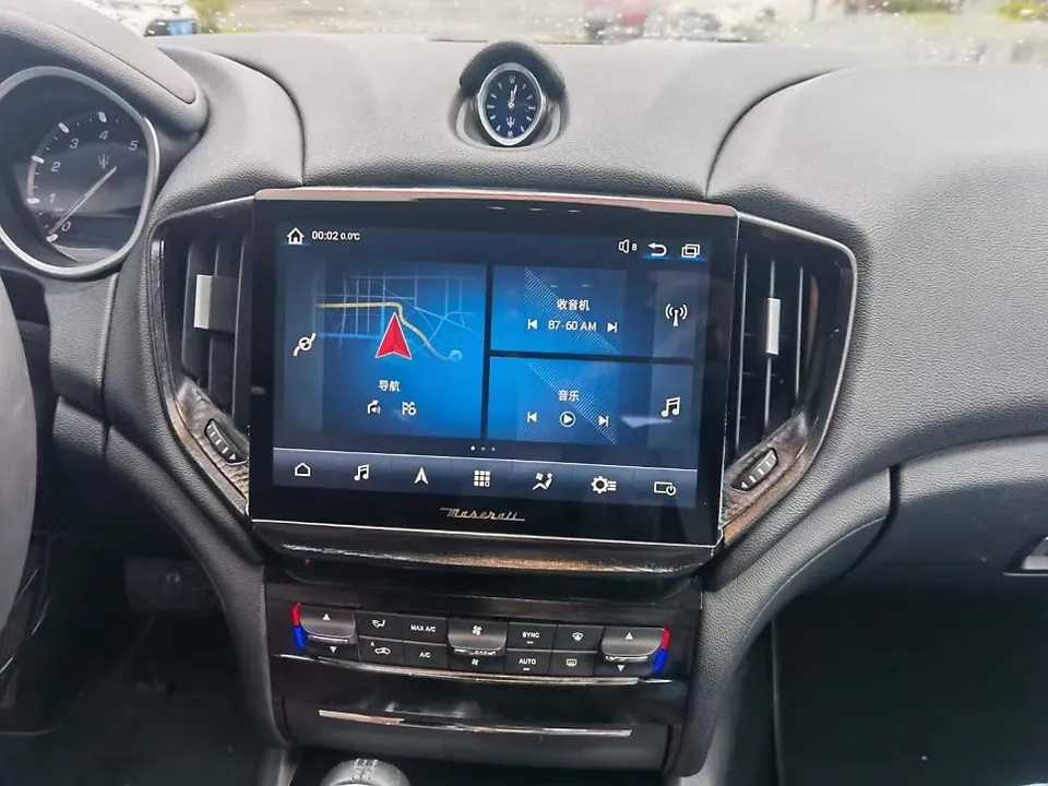 Maserati GhibliのAndroid Auto・CarPlay取付事例 施工写真 3-1