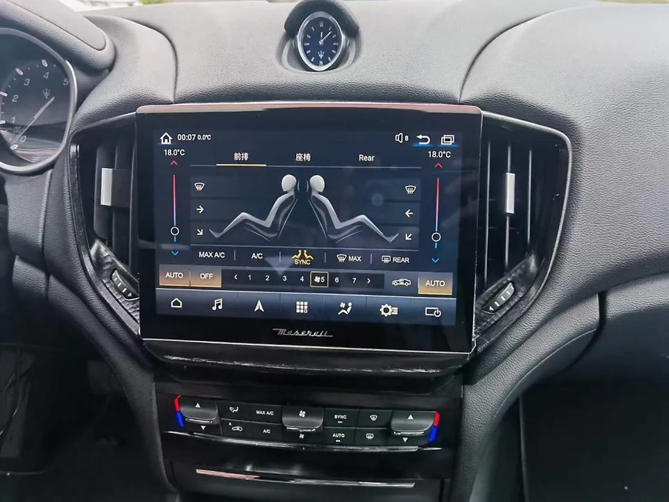 Maserati GhibliのAndroid Auto・CarPlay取付事例 施工写真 4-1