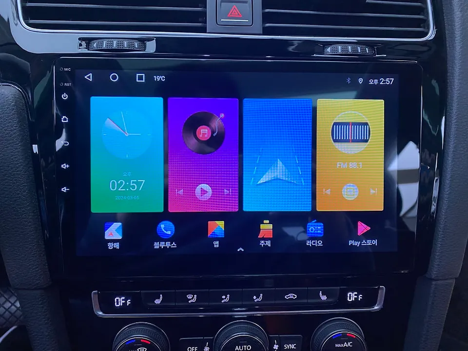 Volkswagen Golf 7th GenのAndroid Auto・CarPlay取付事例 施工写真 4