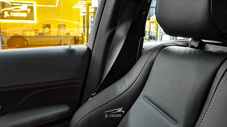 Mercedes-Benz GLE ambient lighting installation result