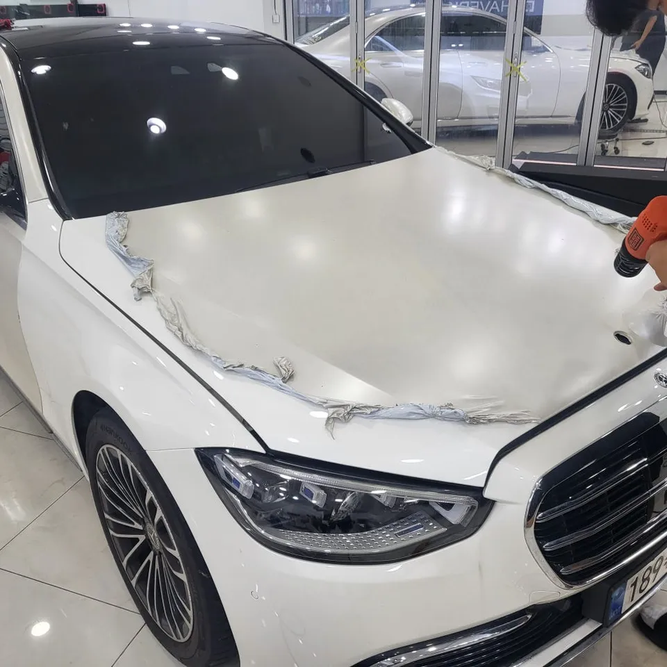 Mercedes-Benz S-Classのカーラッピング事例｜サテンブラック 施工写真 3-1