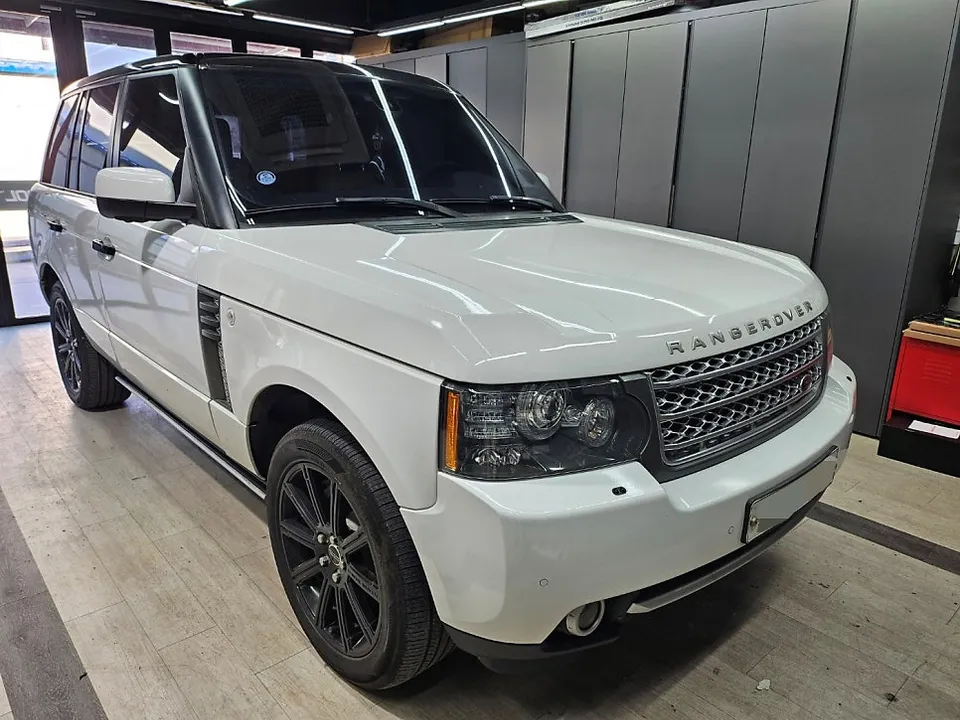 Land Rover Range Rover VogueのAndroid Auto・CarPlay取付事例 写真