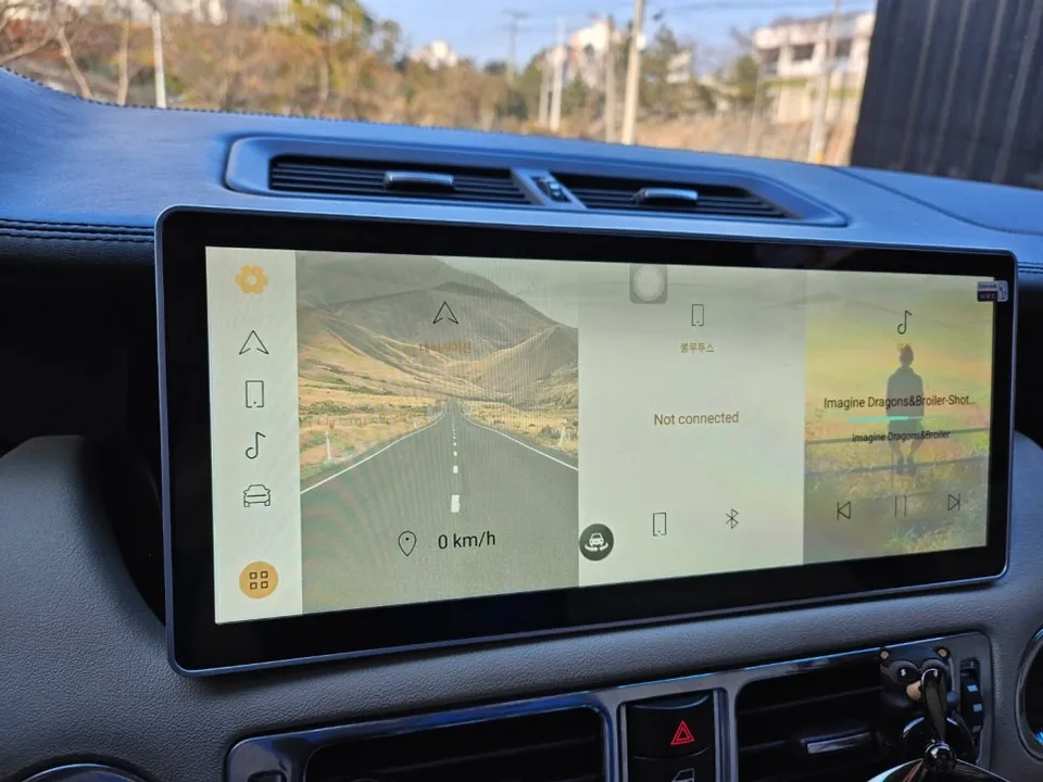 Land Rover Range Rover VogueのAndroid Auto・CarPlay取付事例 施工写真 3-2