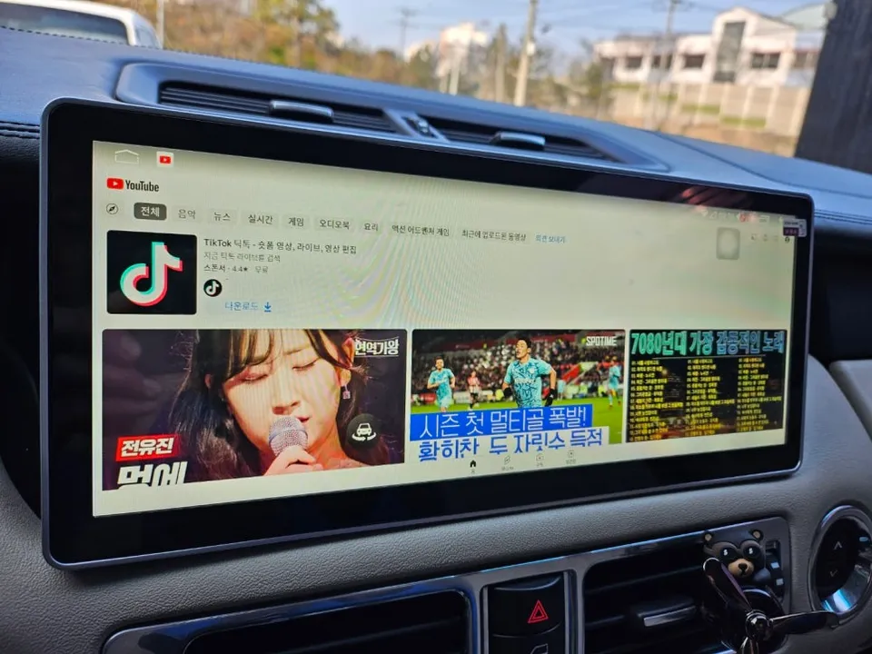 Land Rover Range Rover VogueのAndroid Auto・CarPlay取付事例 施工写真 4-2