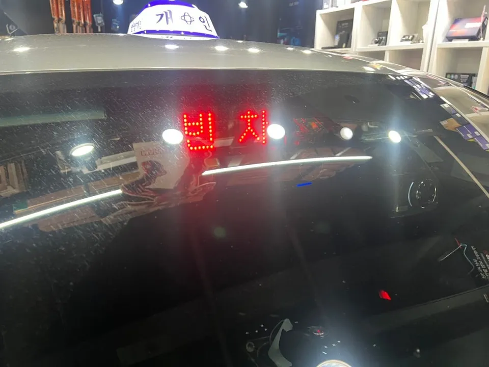 Kia K8のドライブレコーダー取付事例 施工写真 2