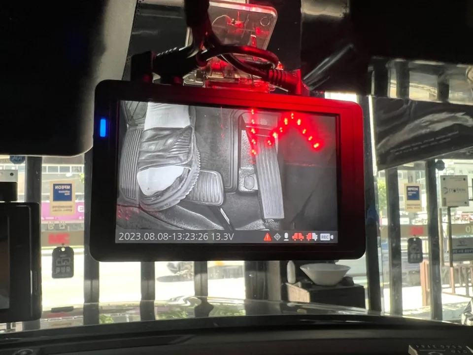 Kia K8のドライブレコーダー取付事例 施工写真 6