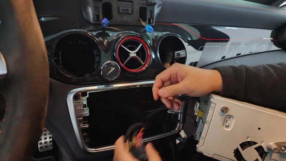 Mercedes-Benz GLA new car package - Mercedes-Benz GLA New Car Package Review: Enhanced Display photo 4