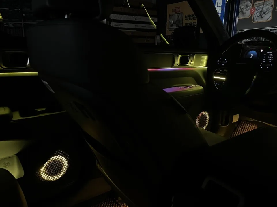 BMW X5 ambient lighting - BMW X5 Ambient Lighting Review — Enhanced Interior Ambiance photo 4
