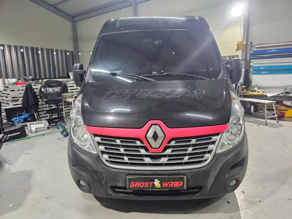 Renault Masterのカーラッピング事例｜広告剥がしと再施工 施工写真 4-2