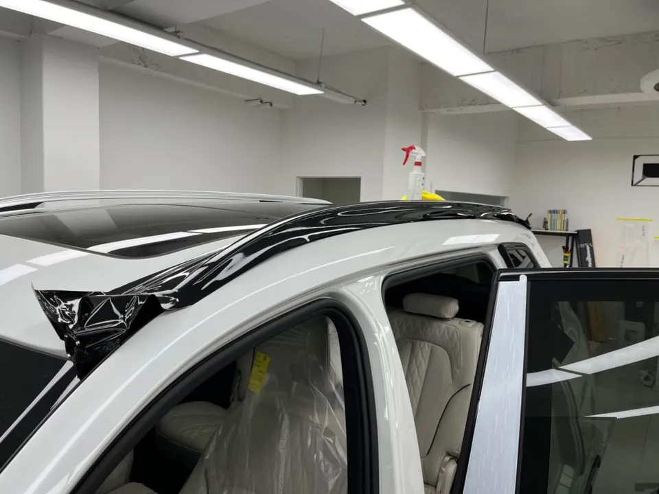 BMW X7のカーラッピング事例|クロームパーツの印象変化 施工写真 2-2