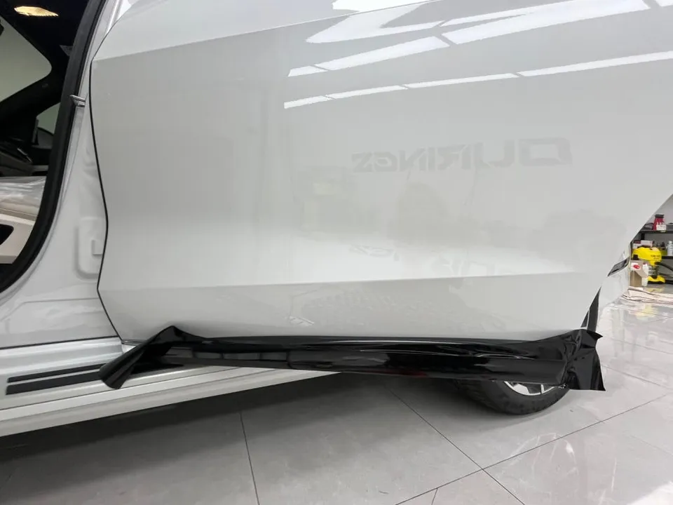 BMW X7のカーラッピング事例|クロームパーツの印象変化 施工写真 3-3