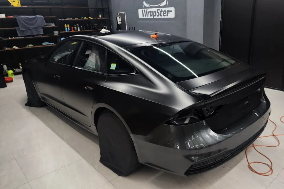 Audi A7 サテンブラックラッピング事例|費用目安・仕上がり 施工写真 2-3