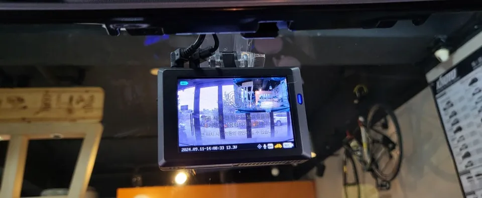 Hyundai Elantraのドライブレコーダー取付事例 施工写真 1-2